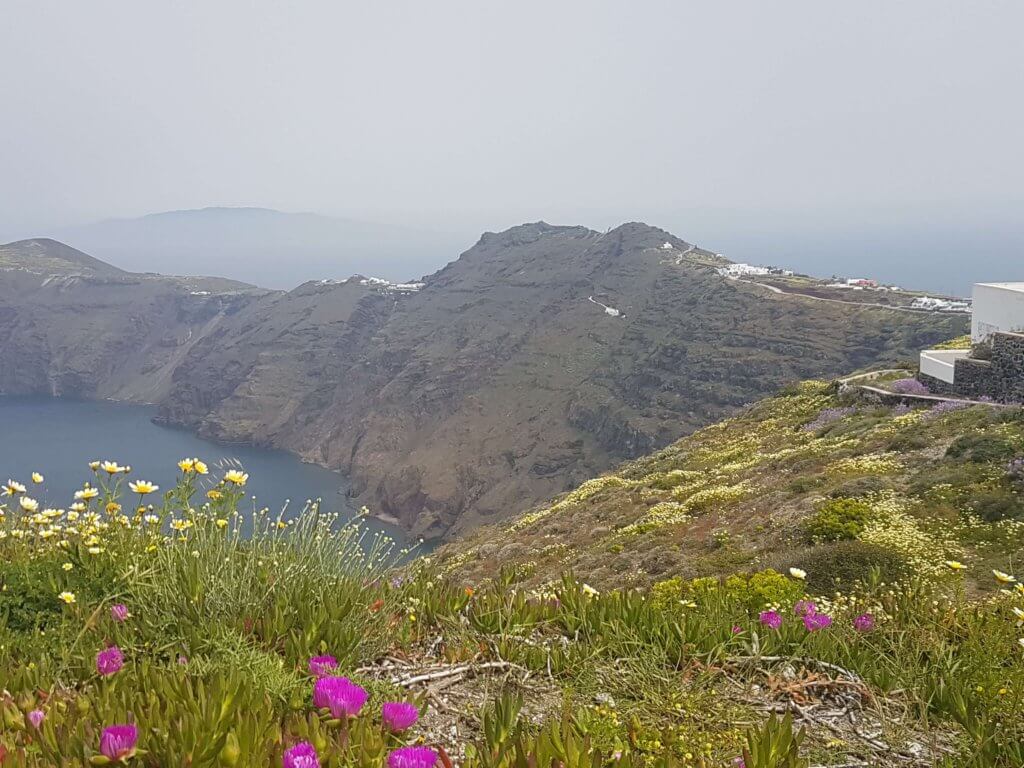 fira to oia hike around santorini caldera