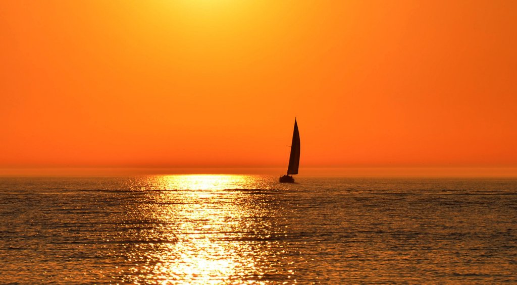 Catamaran-cruise-at-sunset