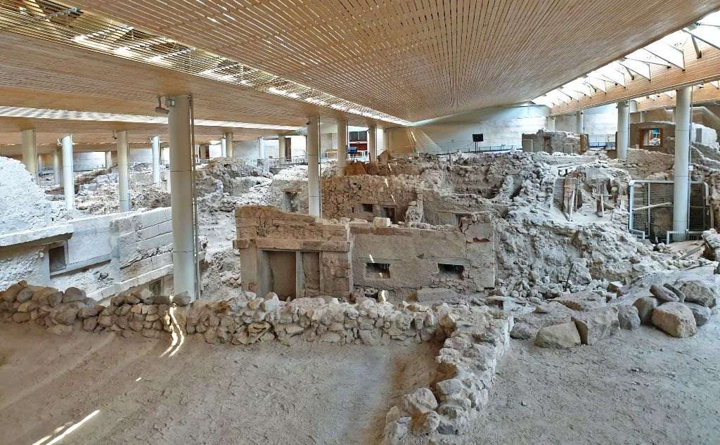 akrotiri-archaeological-site-ruins-and-bioclimactic-roof-santoriniroof-1-1